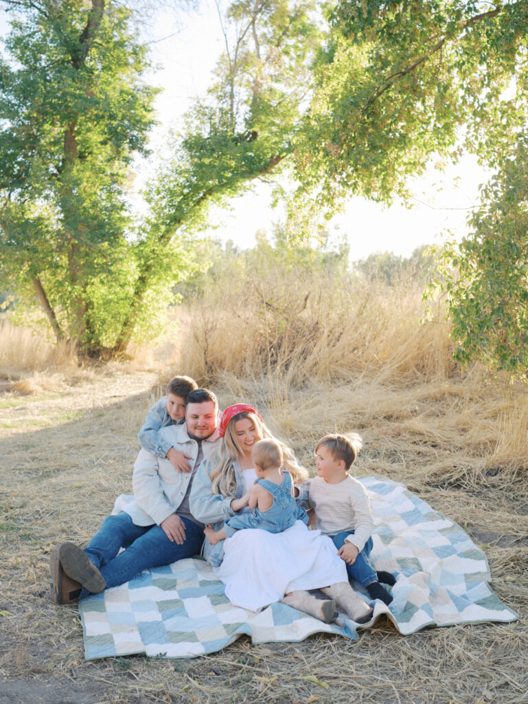 Family photos in Vancouver at a park